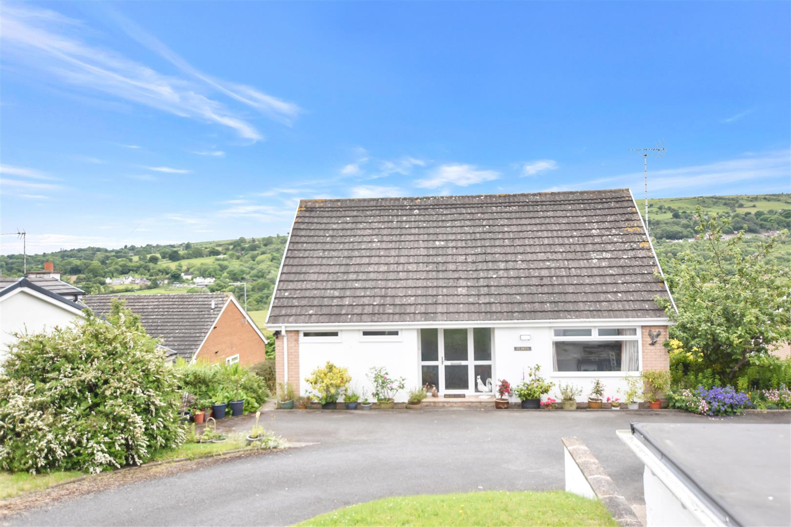 For Sale 5 Bed House detached